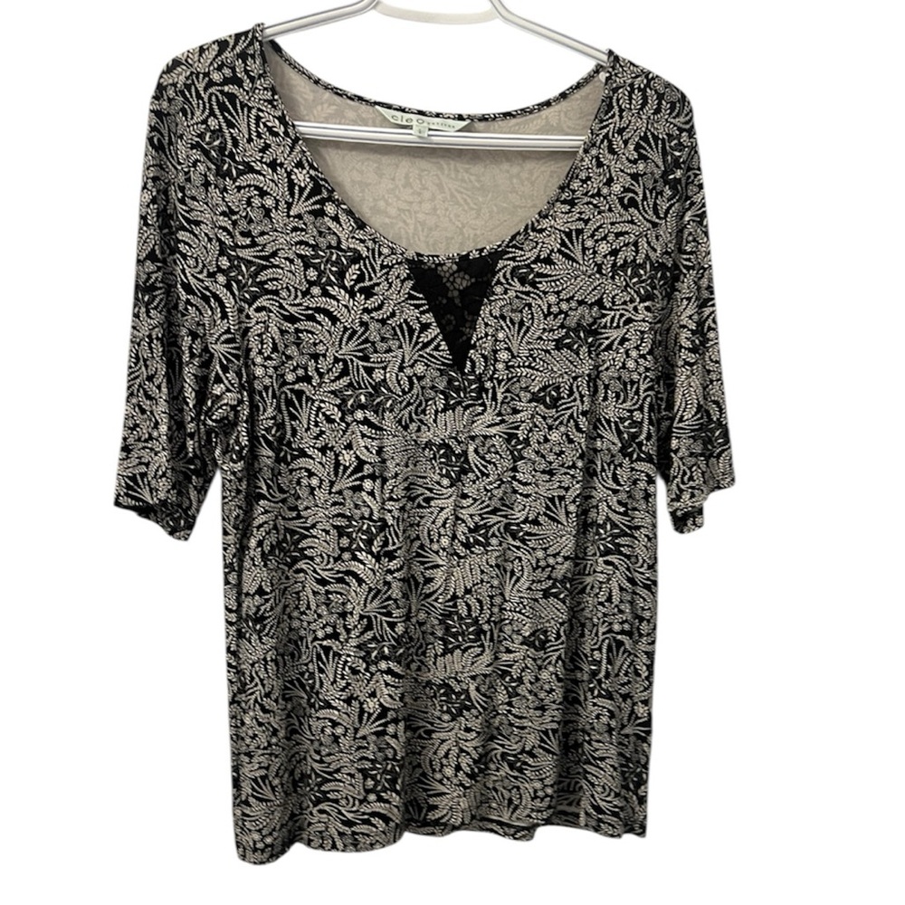 🟥 SALE $8

Cleo top  floral top - lace insert - large petite